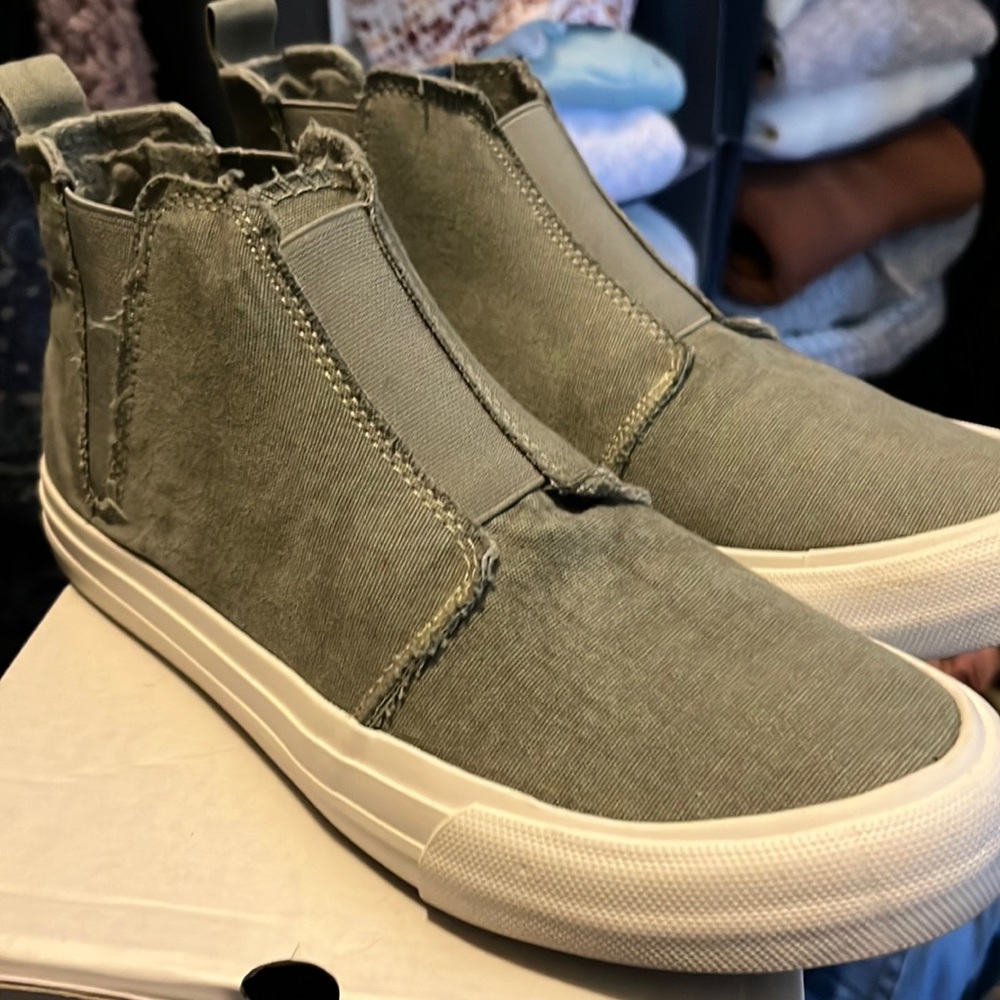 Brand new never worn gypsy jazz sneakers